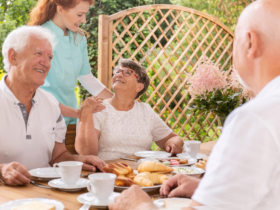 Key Benefits That Draw Retirees to Senior Living Communities