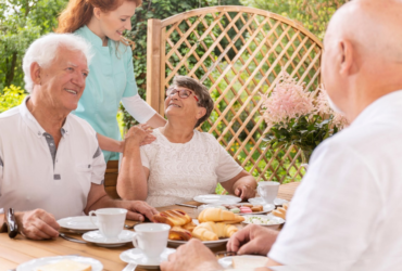 Key Benefits That Draw Retirees to Senior Living Communities