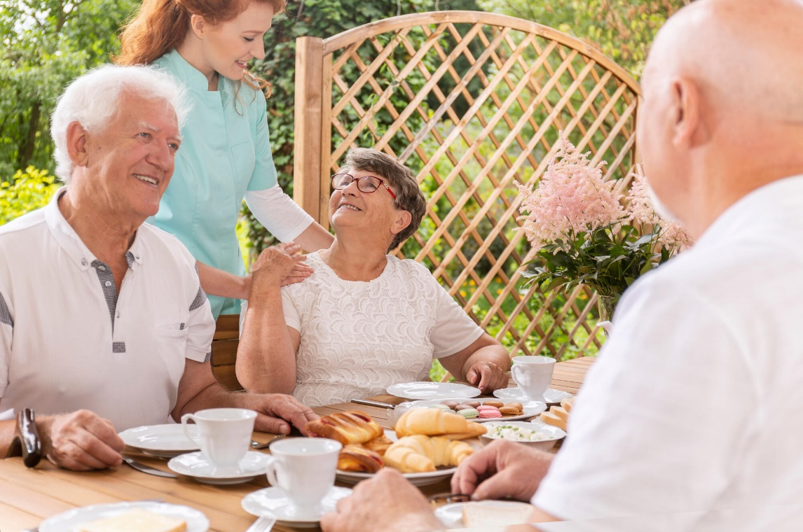 Key Benefits That Draw Retirees to Senior Living Communities