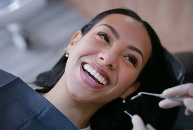 What to Know Before Booking a Cosmetic Dentist in London for Smile Care
