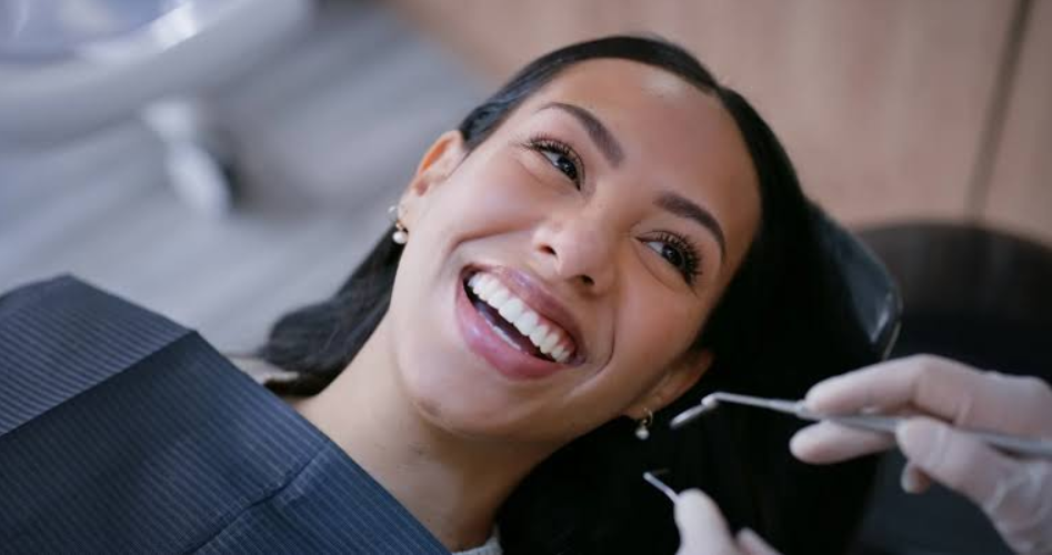 What to Know Before Booking a Cosmetic Dentist in London for Smile Care